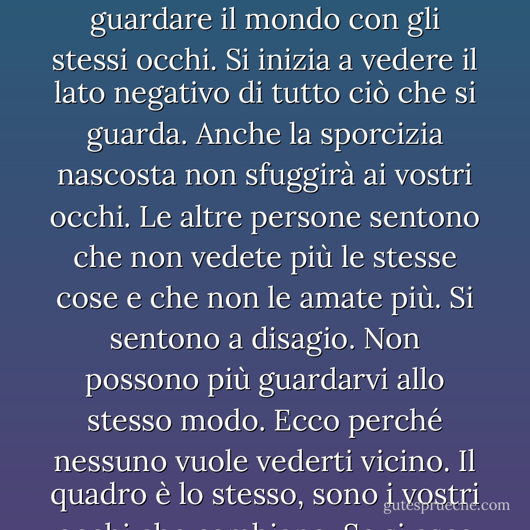 A volte... veniamo feriti all'improvviso in questo modo. Ma ogni ferita guarisce. Alla fine si rimargina, si copre. Nascosta alla vista. Perché nessuna ferita vuole essere vista. Finché la ferita non arriva ai bulbi oculari. Perché se i tuoi occhi sono feriti, non puoi più guardare il mondo con gli stessi occhi. Si inizia a vedere il lato negativo di tutto ciò che si guarda. Anche la sporcizia nascosta non sfuggirà ai vostri occhi. Le altre persone sentono che non vedete più le stesse cose e che non le amate più. Si sentono a disagio. Non possono più guardarvi allo stesso modo. Ecco perché nessuno vuole vederti vicino. Il quadro è lo stesso, sono i vostri occhi che cambiano. Se si esce dal quadro, tutto rimarrà come prima, tutti saranno a loro agio. Personalmente, credo che in queste situazioni sia meglio andarsene. Continuare e continuare e continuare. Per dispetto! - Elif Shafak