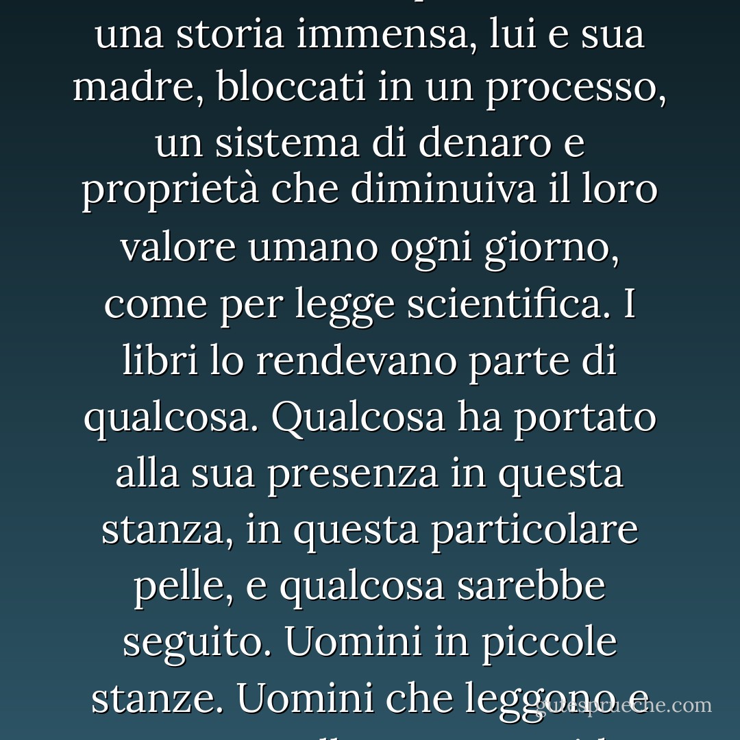 [Lee Oswald] si vedeva come parte di qualcosa di vasto e immenso. Era il prodotto di una storia immensa, lui e sua madre, bloccati in un processo, un sistema di denaro e proprietà che diminuiva il loro valore umano ogni giorno, come per legge scientifica. I libri lo rendevano parte di qualcosa. Qualcosa ha portato alla sua presenza in questa stanza, in questa particolare pelle, e qualcosa sarebbe seguito. Uomini in piccole stanze. Uomini che leggono e aspettano, alle prese con idee segrete e febbrili. - Don DeLillo