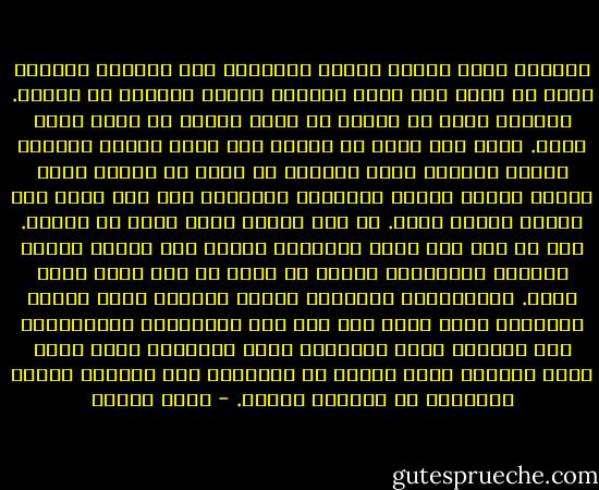 عيونها كانت سوداء غامقة السواد، ذلك السواد اللامع الذى لا تراه إلا مشعا ومضيئا ودائم الحركة لا يستقر. العيون التى لا تتحمل أن تنظر إليها أو تنظر إليك لحظة.<br />وحتى إذا قلنا إن شعرها كان أسود ناعم، وثوبها الحبر الواسع الذى ترتديه لا يفلح فى إخفاء بروز صدرها ونحول وسطها وامتلاء ساقيها، حتى إذا قلنا هذا قتلنا فاطمة قتلا. فـ آخر ماكان مهما فيها هو جسدها. أهم من هذا كله كانت أنوثتها أنوثة حية نابضة دائمة التفجر والتدفق، أنوثة لا تدرى من أين تنبع وأين تكمن. ابتسامتها ابتسامة أنثى، لفتتها لفتة أنثى، الطريقة التى تخبط بها على كتف زميلتها، غمازاتيها حين تظهران فجأة وتحددان أجمل ابتسامة يفتر عنها ثغر، ضحكتها وكيف تبدأ، ثم بقاياها حين تنتهى، صوتها المصنوع من أنثوية سائلة. - يوسف إدريس