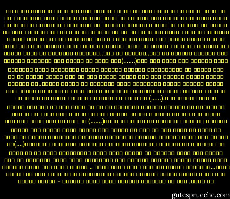 إن كلمة يسار في بلادنا وفي كل بلاد العالم وفي قاموسها الأصلى تعني في أقصى حالاتها الوصول إلى العدل بحل جذرى ووسيلة جذرية وذلك بانتزاع رأس المال من أصحاب رأس المال وانتزاع الأرض من أصحابها والمصانع من ملاكها وانتزاع ملكية وسائل الإنتاج من كل يد منتجة، ليكون كل هذا ملكية دلاة لا ملكية أفراد ويكون كل الشعب موظفين في هذه الدولة، وهو ما نسميه عندنا بالتأميم، ومعناه ببساطة أن يحول الحاكم الشعب بأسره وبجرة قلم إلى عبيد سمة لقمتهم جميعاً في يده..ورزقهم في يده..وحريتهم بالتالي في يده، وبذلك يحول الجميع إلى قطيع بلا رأي(.......)وما تلبث أن تنتهى هذه المؤسسة العامة إلى مجتمع من اللامبالاة والكسل وفقدان الهمة والإهمال وسوء الإنتاج ويصبح حالها تماماً مثل حال الأرض الوقف وهو ما نرى صورته حولنا في كل مرافق القطاع العام والنتيجة هبوط الإنتاج في النوع والكم..ثم انقلاب الآية فإذا ما تصوره الفلاسفة اليساريون على أنه حل اقتصادي ينتهي إلى العجز الاقتصادي.(......) ثم إنك لا يمكنك أن تنتزع الأرض من أصحابها والمصانع من ملاكها ووسائل الإنتاج من يد كل منتج دون أن تستخدم الجيش والبوليس وتسجن وتعتقل وتشرج وتضرب بيد من حديد، ومن هنا كان القهر والعنف والنظم القمعية من خصائص اليسار(.......) ثم إنه في بلد صغير مثل مصر لا يمكن أن تفعل هذا من دون أن تعتمد على معونة دولة كبيرة مثل روسيا فتدعو إلى بلدك النوفذ الروسي والأموال الروسية والخبراء الروس ثم ترسف في النهاية في الديون الروسية والضغوط الروسية والشروط الروسية(....)ثم تكتشف بعد فوات الآوان أن روسيا ليست دولة أيدولوجية بقدر ما هي دولة كبرى تتصرف بمنطق الدولة الكبرى ذات المصالح، وأنك أمام استعمار من نوع جديد...استعمار مذهبى عقائدي يؤلب عليك أهلك .. ويحرض الأخ على أخيه والابن على أبيه ويزرع الحقد والحسد والبغض والكراهية في طريقك ويضع لك الشوك في حلقك.<br />ذلك هو المضمون الخافي داخل كلمة اليسار - مصطفى محمود