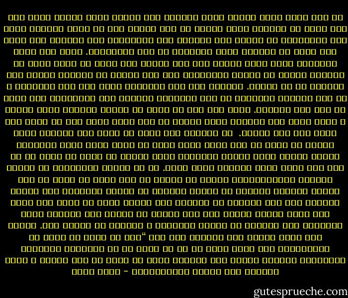 لا زلت أشعر ببعض الألم ووخز الضمير حتى الآن، كلما تذكرت منظر أبي وهو جالس فى الصالة وحده ليلا، فى ضوء خافت، دون أن يبدو مشغولا بشيء على الإطلاق، لا قراءة ولا كتابة، ولا الاستماع إلى راديو، وقد رجعت أنا لتوي من مشاهدة فيلم سينمائى مع بعض الأصدقاء. أحيي أبى فيرد التحية، وأنا متجه بسرعة إلى باب حجرتى وفى نيتى أن أشرع فورا فى النوم، بينما هو يحاول استبقائي بأي عذر هروبا من وحدته، وشوقا إلى الحديث فى أى موضوع. يسألنى أين كنت فأجيبه، وعمن كان معى فأخبره، و عن اسم الفيلم فأذكره، كل هذا بإجابات مختصرة أشد الاختصار وهو يأمل فى عكس هذا بالضبط. فإذا طلب منى أن أحكى له موضوع الفيلم شعرت بضيق، و كأنه يطلب منى القيام بعمل ثقيل، أو كأن وقتى ثمين جدا لا يسمح بأن أعطى أبى بضع دقائق.<br /><br />لا أستطيع حتى الآن أن أفهم هذا التبرم الذى كثيرا ما يشعر به شاب صغير إزاء أبيه أو أمه، مهما بلغت حاجتهما إليه، بينما يبدى منتهى التسامح وسعة الصدر مع زميل أو صديق له فى مثل سنه مهما كانت سخافته وقلة شأنه. هل هو الخوف المستطير من فقدان الحرية والاستقلال، وتصور أى تعليق أو طلب يصدر من أبيه أو أمه وكأنه محاوله للتدخل فى شئونه الخاصة أو تقييد لحريته؟ لقد لاحظت أحيانا مثل هذا التبرم من أولادى أنا عندما أكون فى موقف مثل موقف أبى الذى وصفته حالا، وإن كنت أحاول أن أتجنب هذا الموقف بقدر الإمكان لما أتذكره من شعورى بالتبرم و التأفف من مطالب أبى. ولكنى كنت أقول لنفسى إذا إضطررت إلى ذلك “إنى لا أرغب فى أكثر من الاطمئنان على ابنى هذا، أو فى أن أعبر له عن اهتمامى بأحواله ومشاعره، فلماذا يعتبر هذا السلوك الذى لا باعث له إلا الحب، و كأنه اعتداء على حريته واستقلاله؟ - جلال أمين