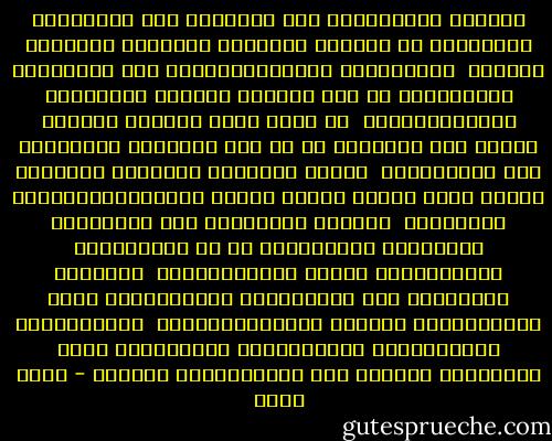 فَكَمْ قُبْلَةٍ، يَا لَيْلَ، فِي مَيْعَةِ الصِّبَا<br />وَ قَبْلَ الهَوَى ليْسَتْ بِذَاتِ معَانِ<br /><br />أَخَذْنَا وَأَعْطَيْنَا إذْ البَهْمُ تَرْتَعِي<br />وَ إذْ نَحْنُ خَلْفَ البَهْمِ مَسْتَتِرانِ<br /><br />وَ لَمْ نَكُ نَدْري يَوْمَ ذلِكَ مَا الهَوَى<br />وَ لا مَا يَعُودُ القَلْبَ منْ خَفَقَانِ<br /><br />مُنَى النفْسِ لَيْلى، قَرِّبي فَاكِ مِنْ فَمِي<br />كَمَا لَفَّ مِنْقارَيْهِمَا غَرِدَنِ<br /><br />نَذُقْ قُبْلَةً لاَ يُعْرَفُ البُؤْسَ بَعْدَهَا<br />وَ لا السُّقْمَ رُوْحَانَا وَلاَ الجَسَدَانِ<br /><br />فَكُلُّ نَعِيْمٍ فِي الحَيَاةِ وَغِبْطَةٍ<br />عَلى شَفَتَيْنا حِيْنَ يَلْتَقِيَانِ<br /><br />وَيَخْفُقُ صَدْرَانَا خُفُوْقَاً كَأنَّمَا<br />مَعَ القَلْبِ قَلْبٌ فِي الجَوانِحِ ثَانِي - أحمد شوقي