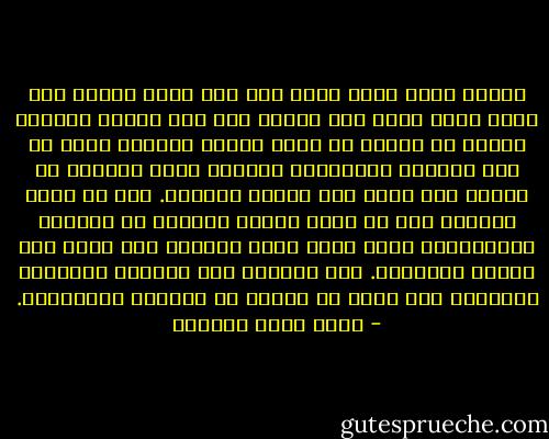 عندما تعيش طوال عمرك تحت سقف واطئ لدرجة أنك تضطر لحني ظهرك حين تسير، فإن هذا السقف الواطئ سيصير مع الوقت هو حدود طولك، سيتكيف ظهرك مع هذا السقف، سيحدودب، ستنحني كلك، وستصير مع الوقت على مقاس ذلك السقف الواطئ. حتى لو أزيح السقف، حتى لو تفجر وصارت السماء هي الحدود المفترضة، فإنك ستظل محني الظهر، على مقاس ذلك السقف الواطيء. لقد تشكلتَ على أساسه، تقولبتَ بحدوده، ولن يكون من السهل أن تتطاول لتتجاوزه. - أحمد خيري العمري