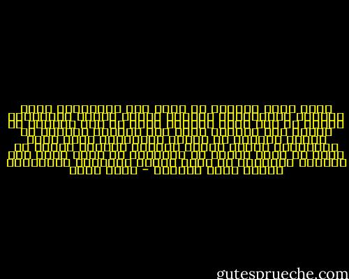ترنح مرسي كثيرًا في خطبه بين الشعبوية ورجل الدولة والخليفة، فبدأها بخطبة الأهل والعشيرة والتي لم يكن فيها الرئيس أكثر من شيخ قبيلة، ثم انتقل إلى محاولة تلبس دور الزعيم القومي في خطبته الأولى في ميدان التحرير، ففتح صدره للجماهير وحاول إلهاب حماسهم بكلمات ثورية ما لبثت أن ذابت وضاعت مع الأيام، ثم حاول تقمص دور الزعيم الشعبوي في خطبة استاد القاهرة احتفالاً بذكرى بنصر أكتوبر - ياسر ثابت