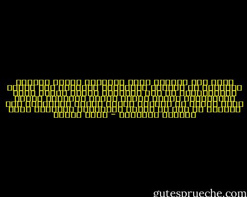 وعلى هذا النحو، يصير التاريخ سجلاً لأعمال الأفراد من القادة والحكام، ويتوارى ذكر البشر والجماعات، بل يتم تهميشهم لصالح إجلاء صورة الحاكمين، فيكون الوعي العام المعاصر مهيأً لحشر الناس في الهامش لصالح أصحاب المصالح، على اعتبار أن تلك هي طبيعة الأشياء، والعبرة التي يؤكدها التاريخ - يوسف زيدان